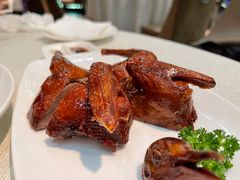 脆皮烧乳鸽-御宝轩(益丰·外滩源店)