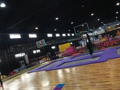 -嘿哟动霸CHUA·新潮玩运动娱乐中心·蹦床滑冰团建乐园