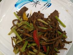 茶树菇炒牛肉-恒宝大酒楼(城际·荔盈大厦店)