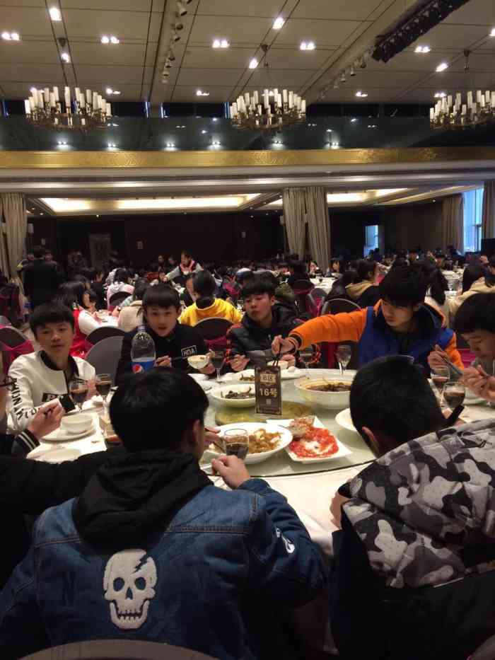 醉江月酒楼·宴会厅(欢乐谷店)-"工业路天桥仁和路上,在青山这块算是