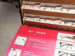 -LOOK眼镜·蔡司依视路配镜(宝山万达店)