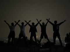 -鬼笑石后山停车场