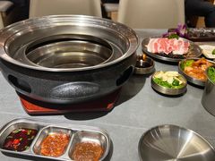 -围炉肉舍•炭烤活鳗•丹东海鲜烤肉(步行街店)