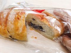 乳酪红豆包-BROAD面包路·欧式面包(龙湖时代C馆店)