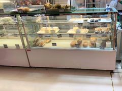 面包甜点陈列柜-白玉兰食品甜凤店(合生汇店)