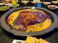-茅草房·河畔园林火锅