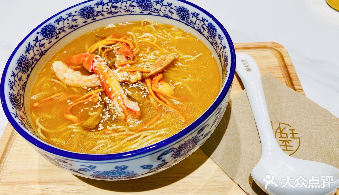 挤走奈雪的金玡居,去得很巧,没有排队,面条人均70一碗