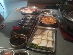 -围炉肉舍•炭烤活鳗•丹东海鲜烤肉(步行街店)