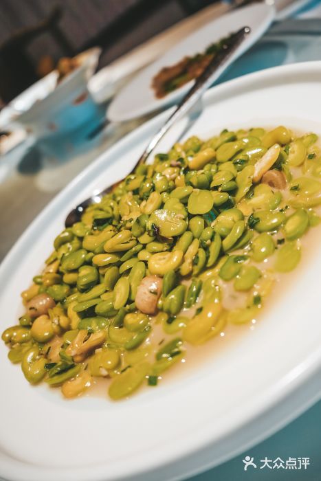 信园韭香现蚕豆图片