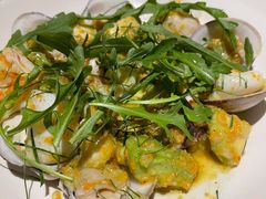 温热海鲜沙拉配牛油果-Mercato莫卡多露台餐厅与酒吧(K11店)