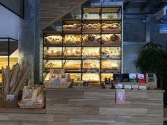 面包甜点陈列柜-Common Table · Brunch & Coffee