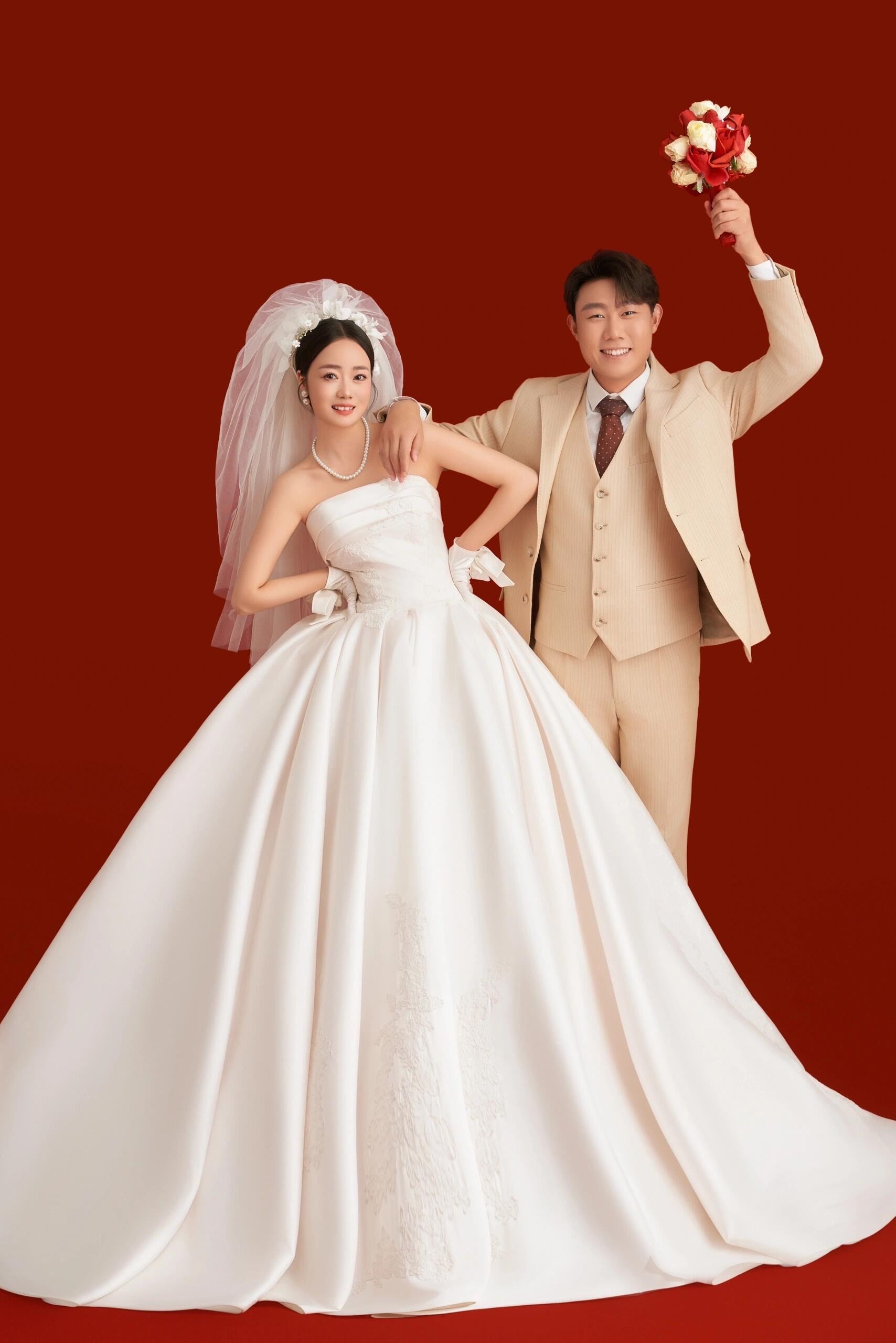 红底婚纱照 #婚纱照 #愿每个女孩都能嫁给爱情 #晒一晒我的婚纱照