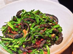 -吃饭皇帝大土家民族菜(荟聚店)