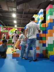 -维佳童话镇演出现场(徐东店)