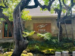 -Chom Cafe and Restaurant