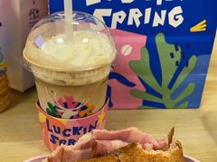 -瑞幸咖啡(上海财经大学地铁站1号口店)