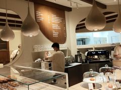 -VERIE BAKEHOUSE