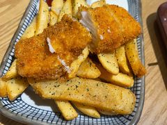 英式炸鱼配宽薯-HELLO 27 意面·沙拉·帕尼尼