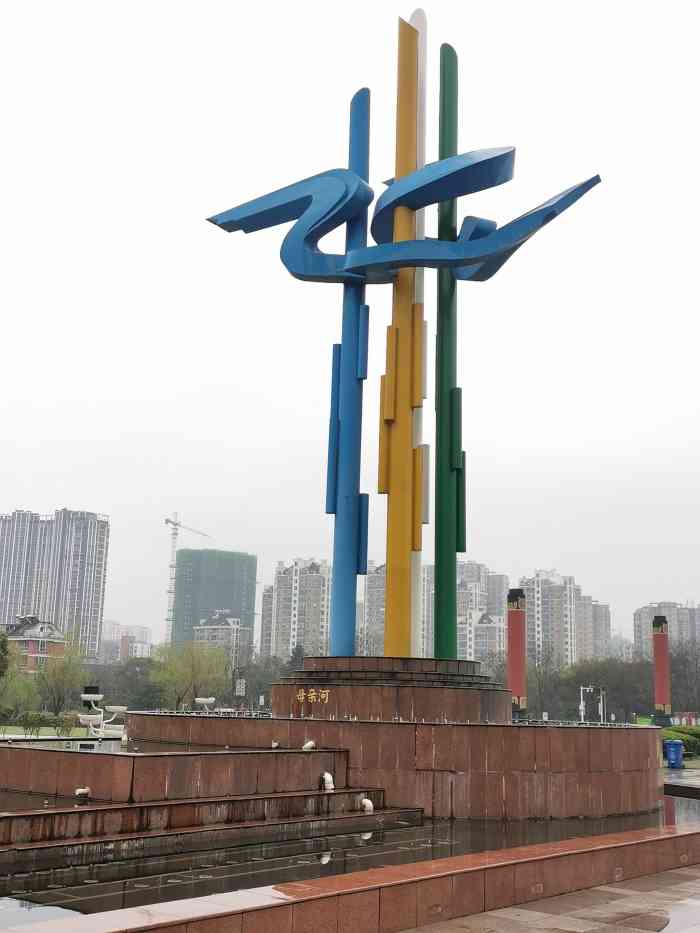 南陵广场-"哈哈 天天晚上都来看喷泉和老大妈们的舞蹈.