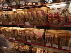 零售区-奇华饼家(香港国际机场T1店)