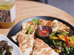 鸡肉馅饼配迷你沙拉-HELLO 27 意面·沙拉·帕尼尼