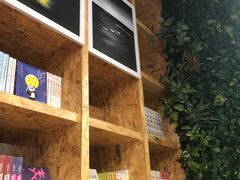 -新华里咖啡书吧(新华书店小寨店)