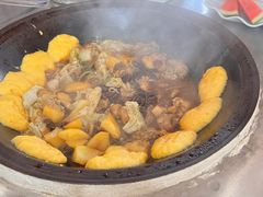 -粘豆包柴火铁锅炖