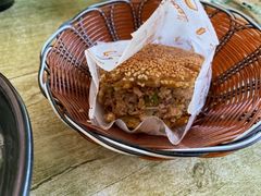 烧饼加肉-万红路羊汤烧饼店(将台路店)