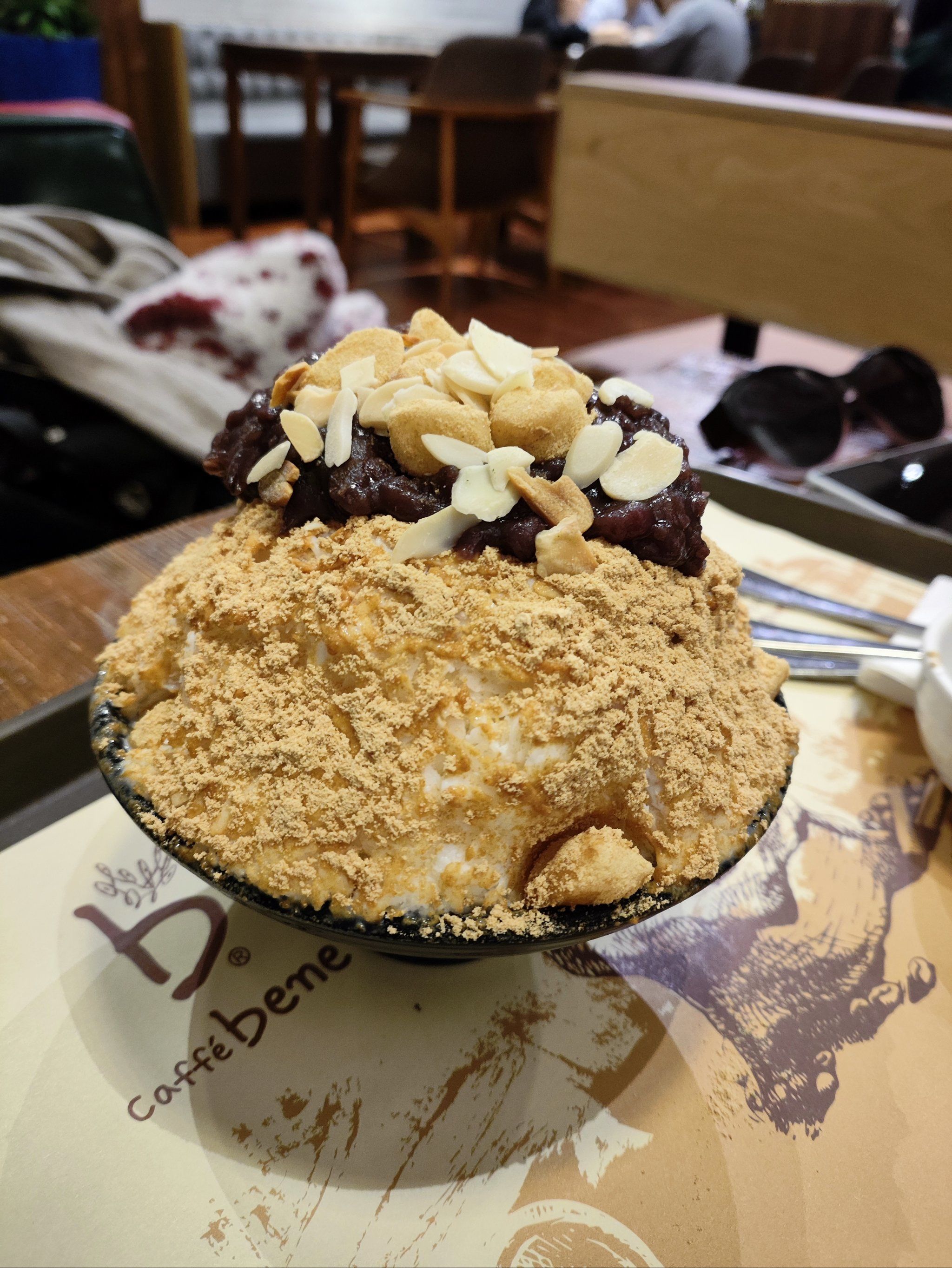 环境舒适,方便聊天,小碗冰淇淋,三人分享