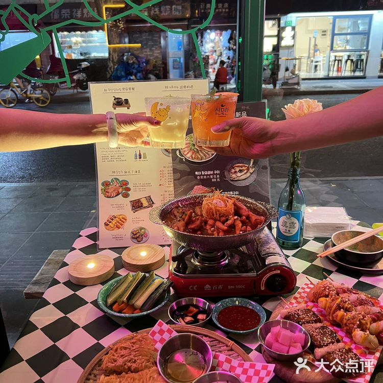 不在韩国在上海 这小酒馆氛围也太好了吧！