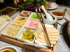 -野山舂·贵州现舂酸汤牛肉(民生路店)