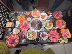 -牛YO寿喜烧·铁板烧和牛火锅自助(市府恒隆店)
