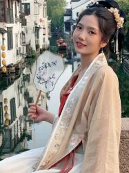 -一揽芳华汉服旗袍体验馆(拙政园店)
