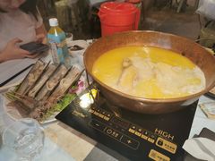 -鲜入围煮花胶鸡海鲜火锅