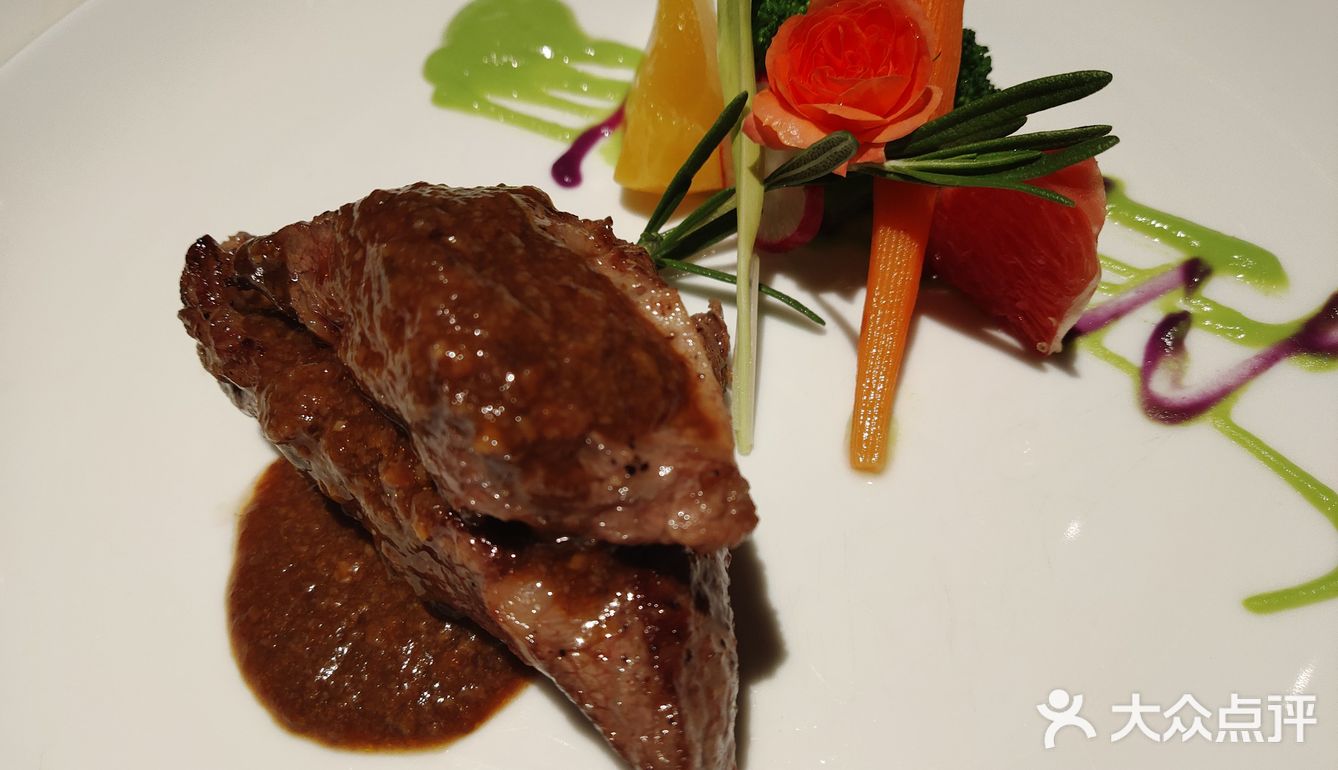 这道我不推荐。白玉贝口感很劲道，锻炼咬肌