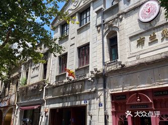 「南宋御街」南宋御街两旁集中了数万家商铺，临安城一半