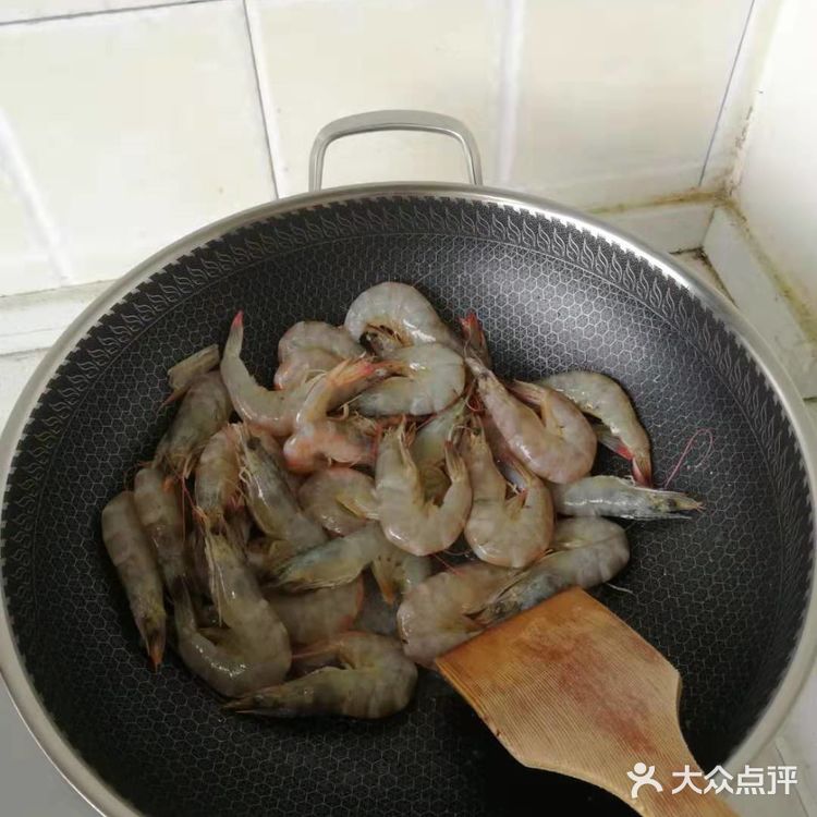 看起来很高级其实超级容易做的油焖大虾