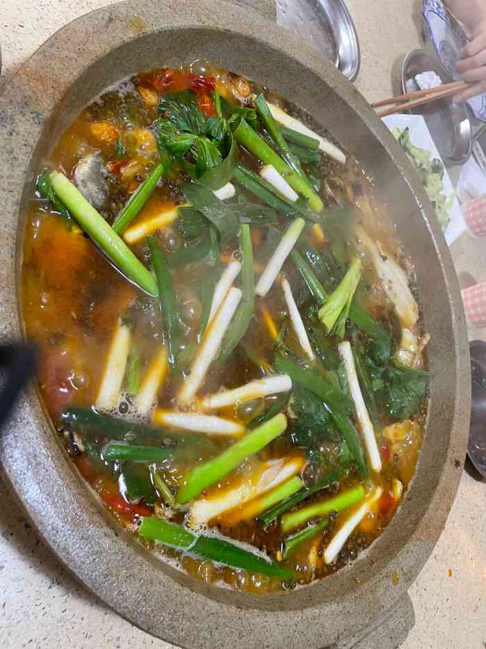 石锅土鲫鱼最喜欢鲫鱼了怎么煮都非常鲜爱死了