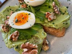 牛油果煮蛋吐司-RAC BAR(安福路店)