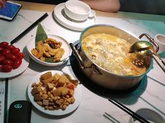-六少·猪肚包鸡火锅(卓悦INTOWN店)
