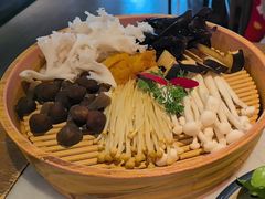 -尚尚仙·酸汤猪手·猪肚鸡火锅(华联万柳购物中心店)