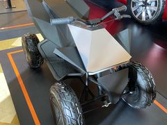 -TESLA 特斯拉(上海太古汇体验店)