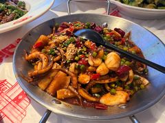 -肥肥虾庄·金牌油焖大虾(汉街SKP店)