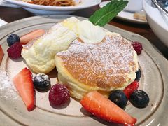 莓果奶油芝士舒芙蕾松饼-UPPER KITCHEN(延安路店)