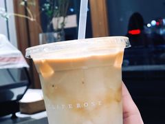 海盐焦糖冰拿铁-素咫咖啡CLIFEROSE