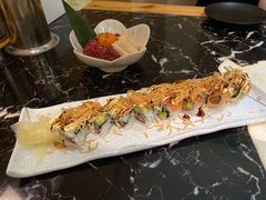 三文鱼牛油果卷-龍二烧肉酒场(九亭店)