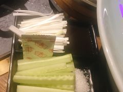 -三人行骨头王火锅(长寿店)
