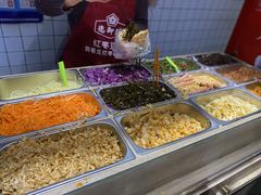 自助取餐区-三兄弟高炉烧饼