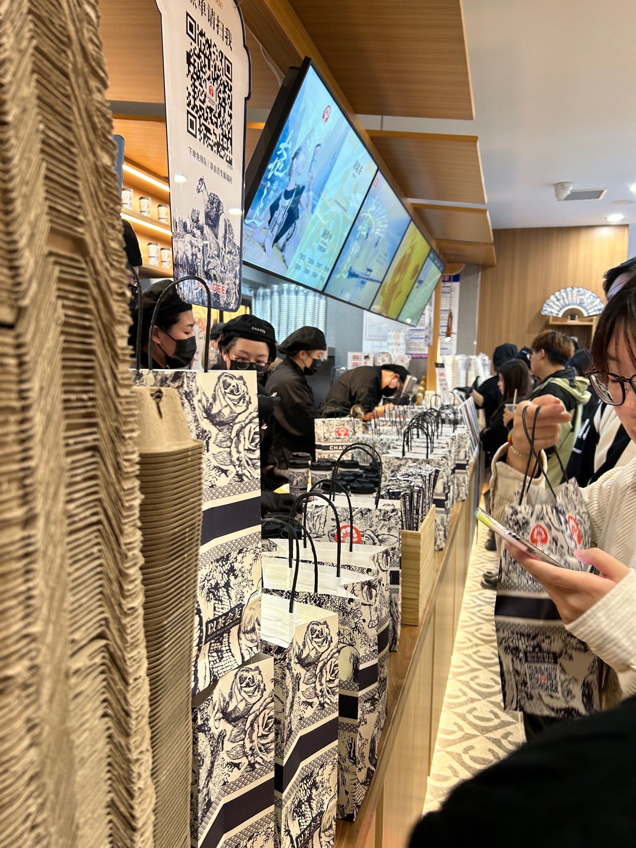 「chagee霸王茶姬(新玛特购物休闲广场店)」卡路里还很低,喝起来负罪