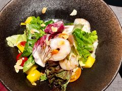 芒果鲜虾有机蔬菜沙拉配黑醋汁-XUN Bistro西餐厅